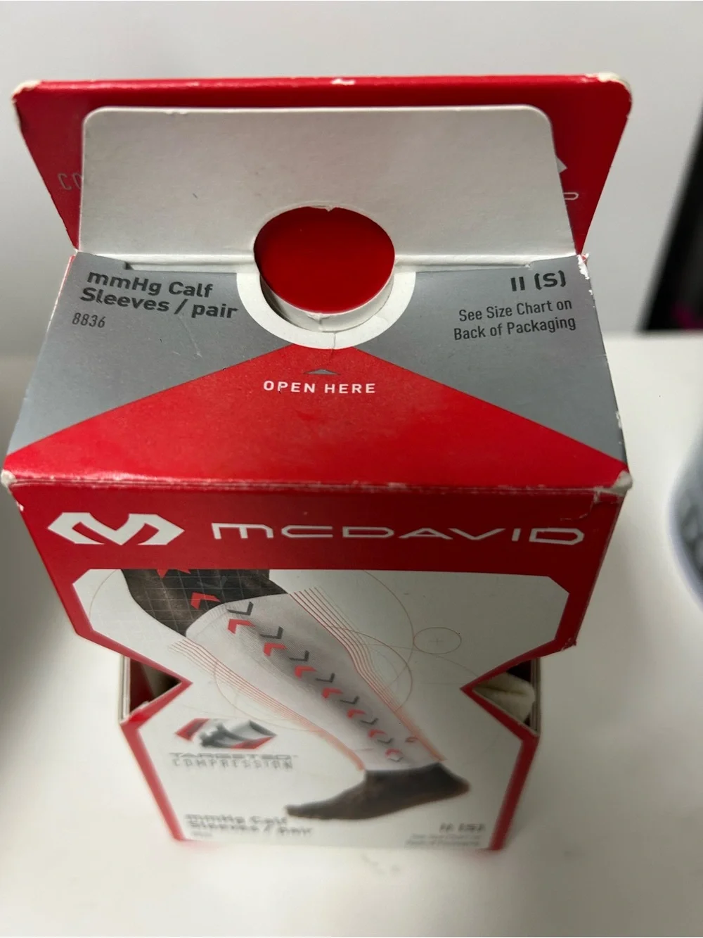 McDavid White & Red Targeted Compression Calf Sleeves - Small